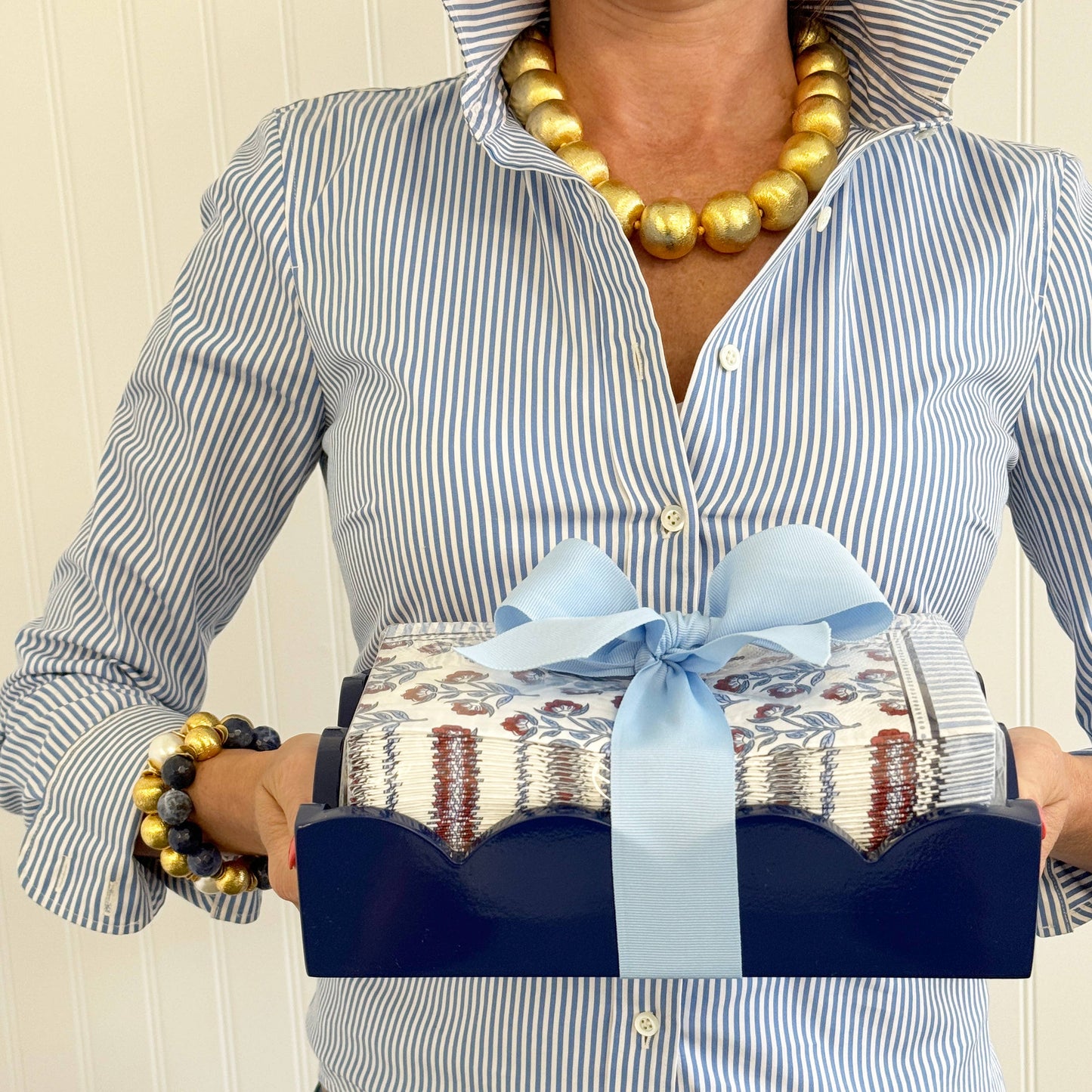 WH Lacquer Scalloped Guest Towel Holder | Navy Blue