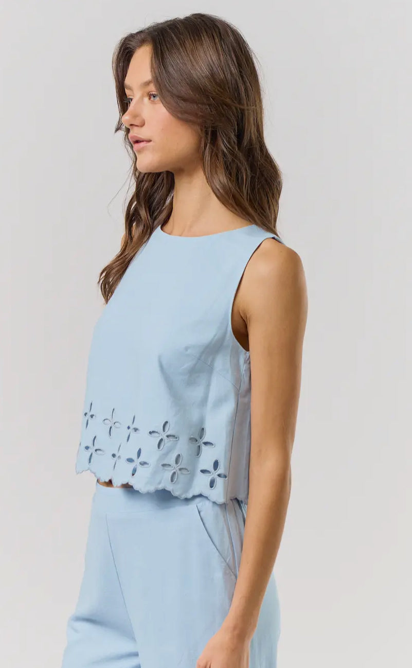 Sleeveless Embroidered Scallop Top-L