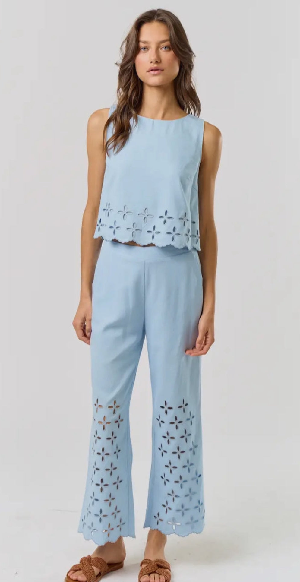 Sleeveless Embroidered Scallop Top-L