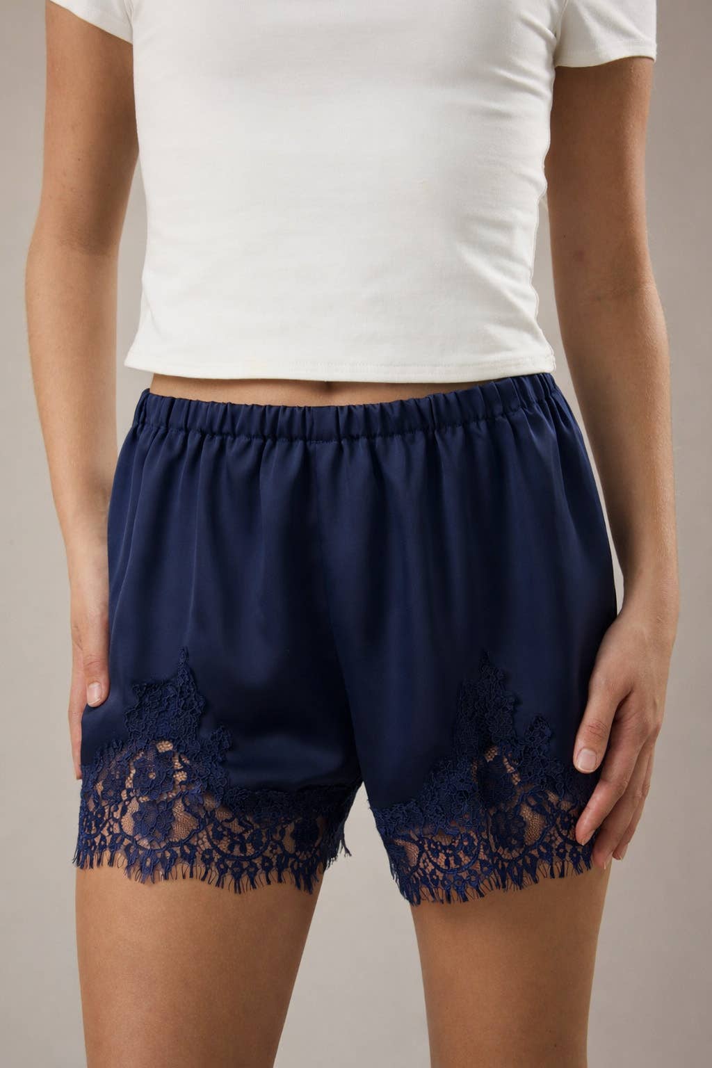 Elastic Waist Lace Trim Short