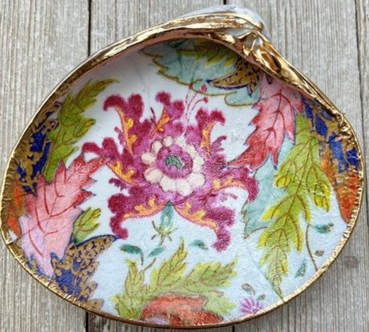 Tobacco Leaf Clam Shell