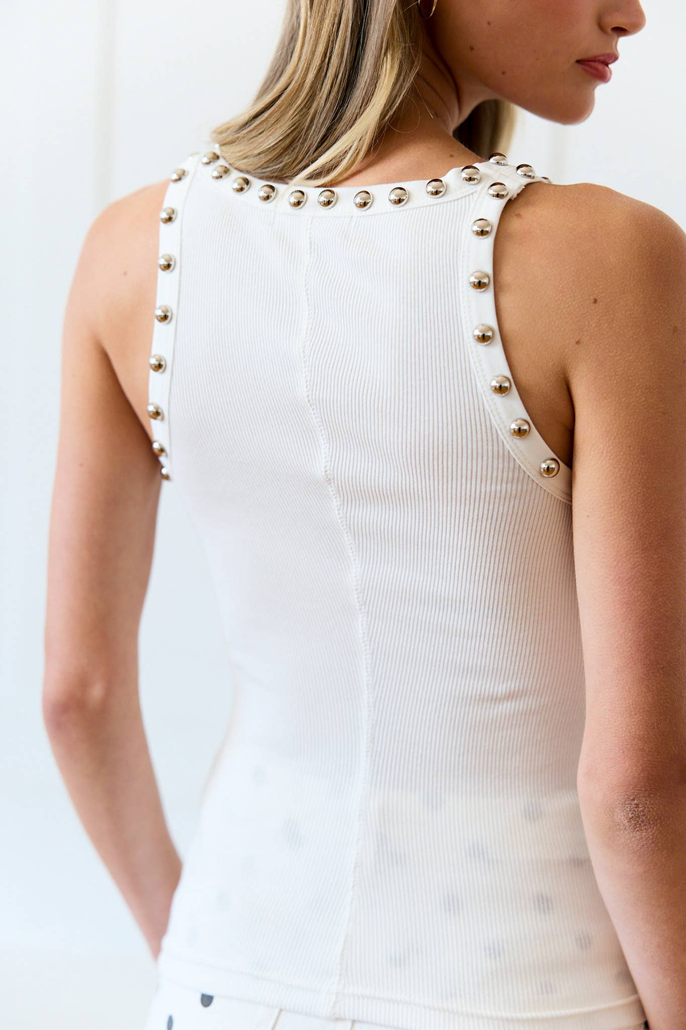 Stud Detail Tank