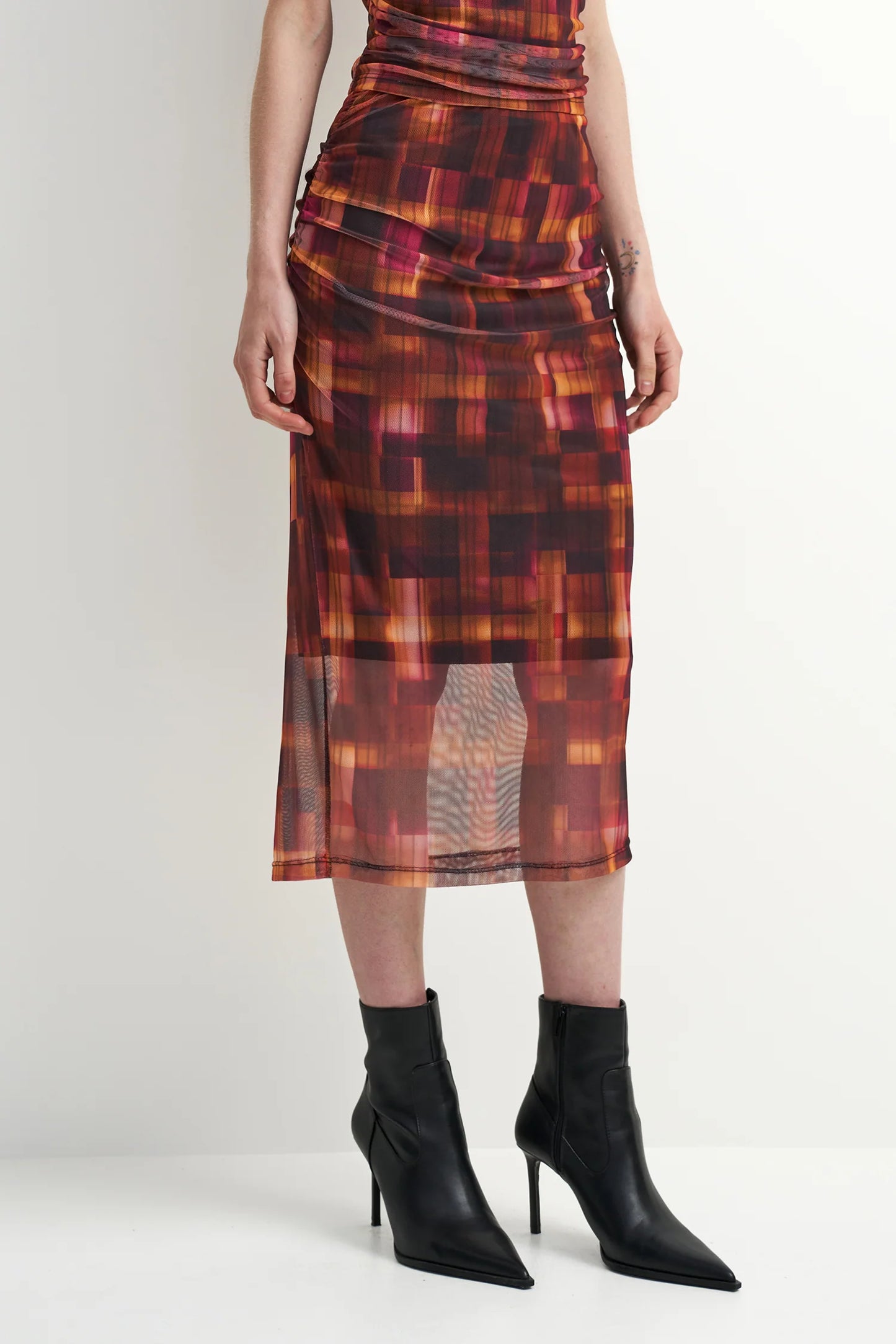 Harper Mesh Skirt in Winebox