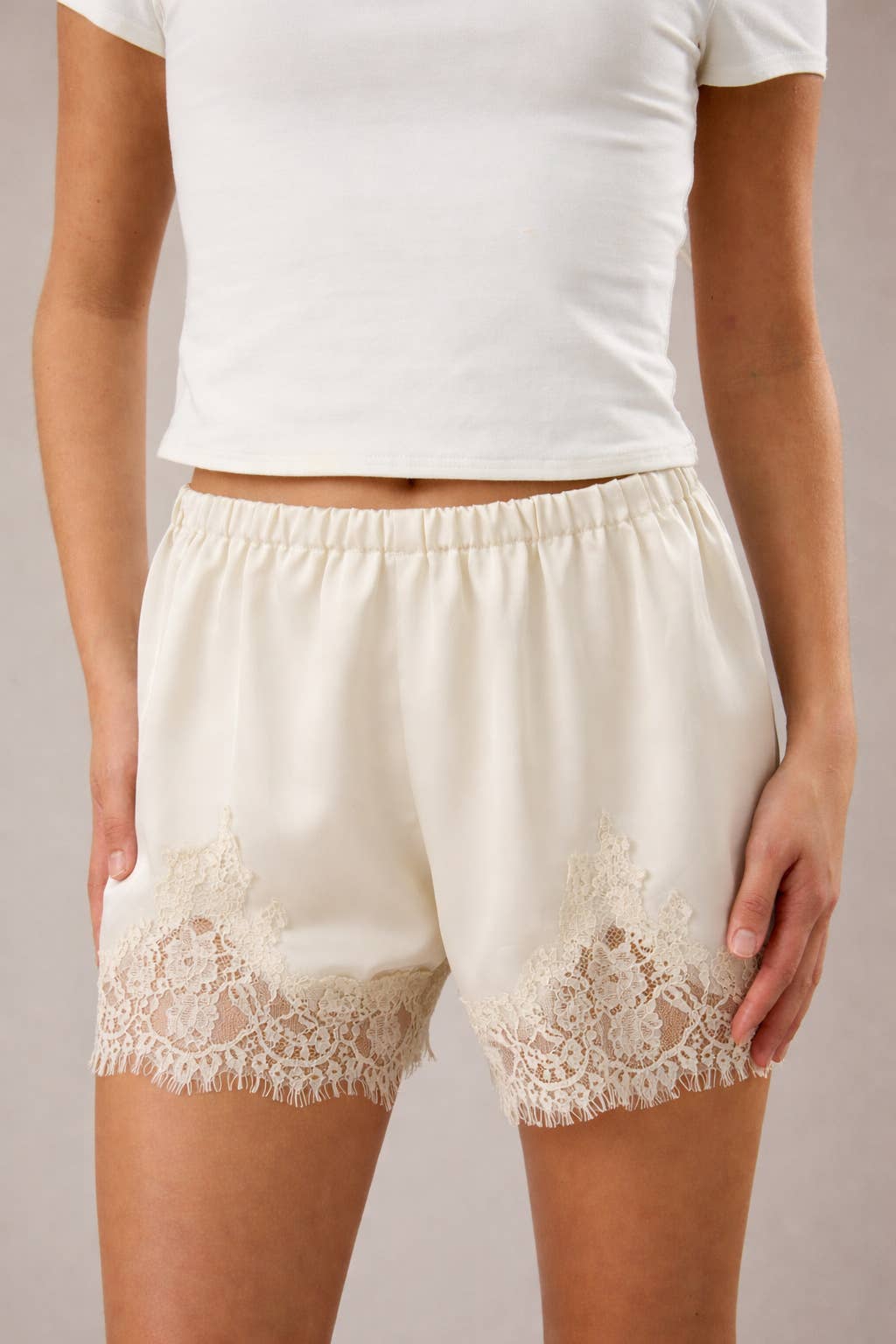 Elastic Waist Lace Trim Short
