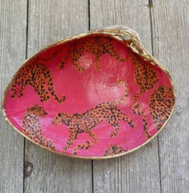 Hot Pink Leopards Clam Shell