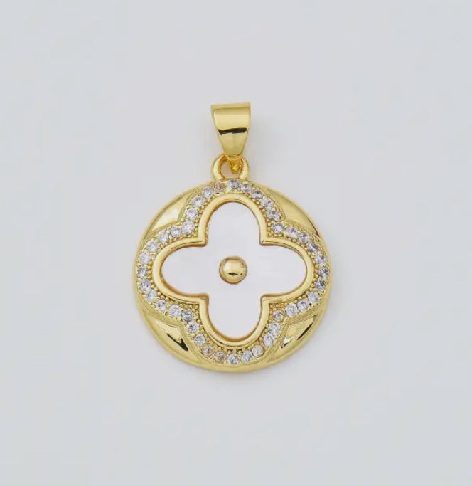 Quatrefoil Clovershell Pearl Charm