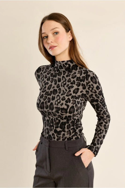 Leopard Stretchy Knit Turtleneck