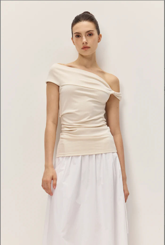 Evania Top-M