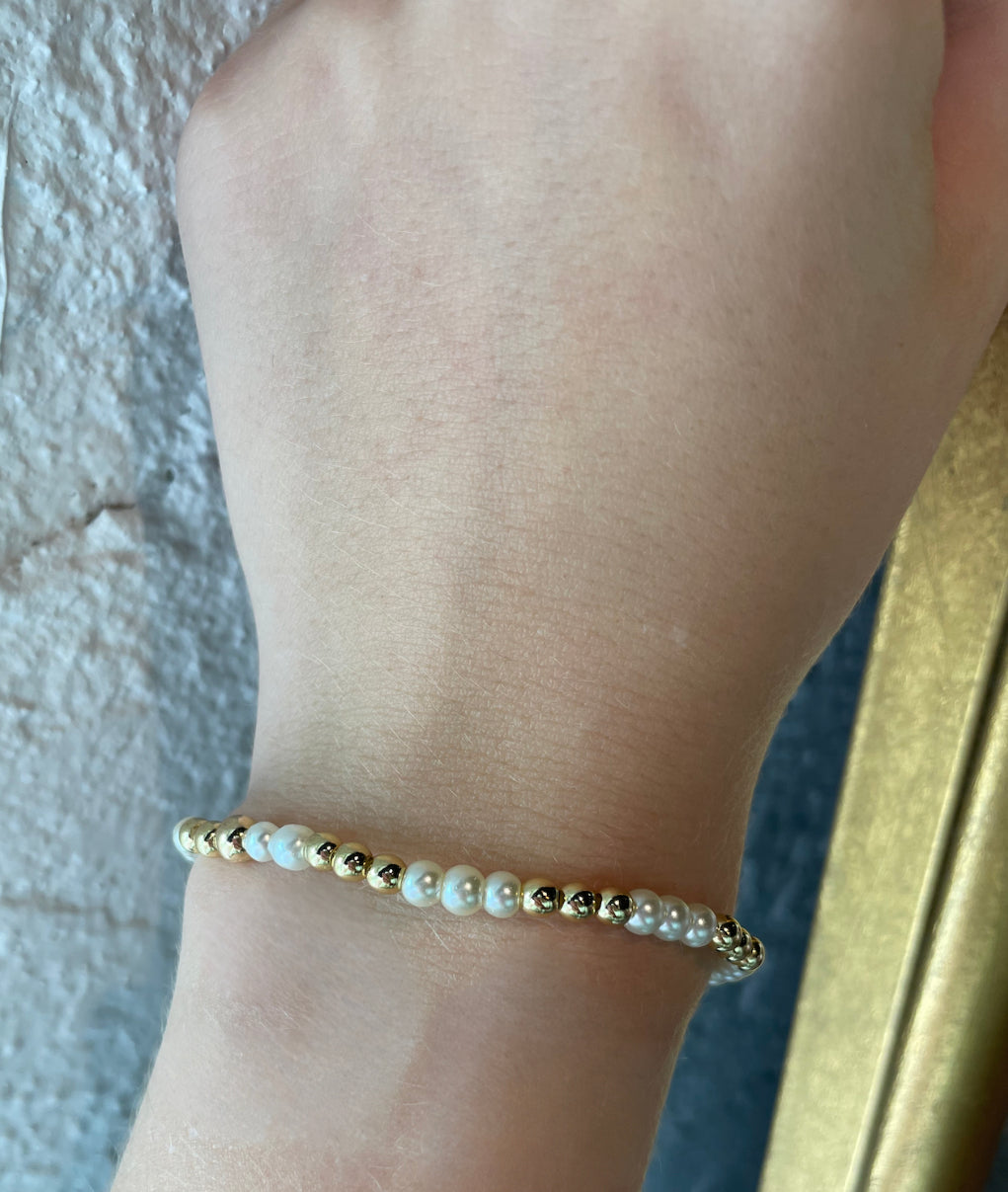 4mm Gold and Pearl Alternating Beaded Bracelet